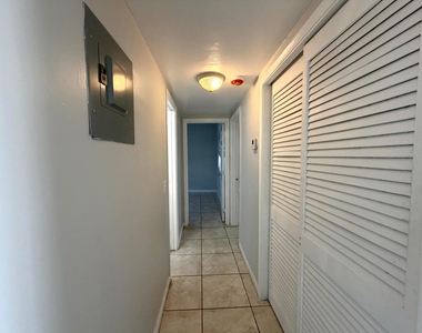 915 Ne 8th Street - Photo Thumbnail 5