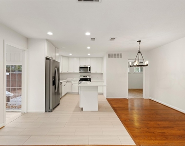 8732 Glencrest Lane - Photo Thumbnail 13