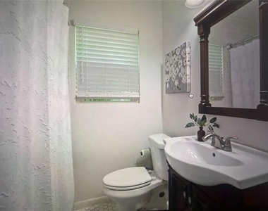 8732 Glencrest Lane - Photo Thumbnail 5