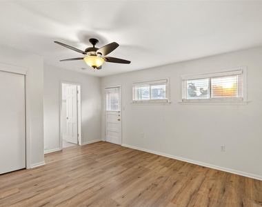8732 Glencrest Lane - Photo Thumbnail 25