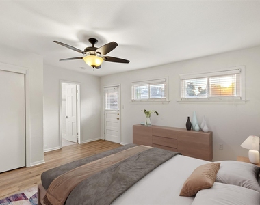 8732 Glencrest Lane - Photo Thumbnail 24
