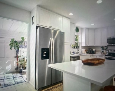 8732 Glencrest Lane - Photo Thumbnail 3