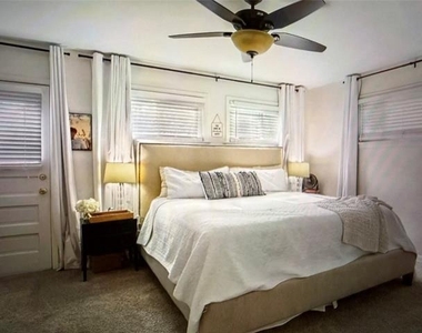 8732 Glencrest Lane - Photo Thumbnail 7