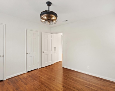 8732 Glencrest Lane - Photo Thumbnail 18