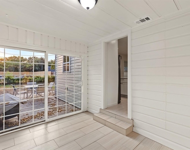 8732 Glencrest Lane - Photo Thumbnail 29