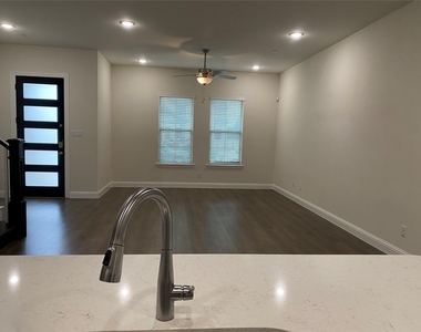 1919 Diyaa Court - Photo Thumbnail 4