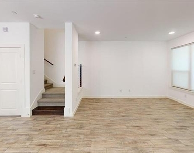 416 Harmon Drive - Photo Thumbnail 6