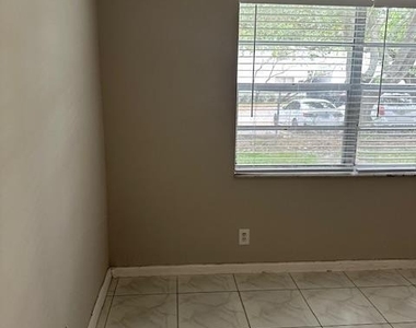 1004 Twin Lakes Drive - Photo Thumbnail 32