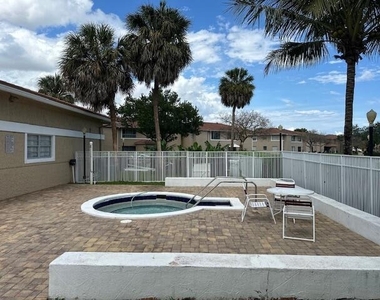 1004 Twin Lakes Drive - Photo Thumbnail 23