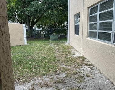 1004 Twin Lakes Drive - Photo Thumbnail 25
