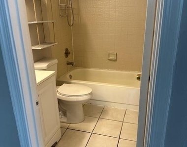 1004 Twin Lakes Drive - Photo Thumbnail 7