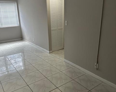 1004 Twin Lakes Drive - Photo Thumbnail 41