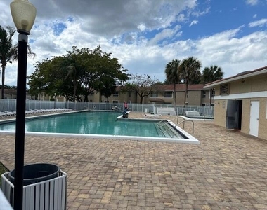 1004 Twin Lakes Drive - Photo Thumbnail 22