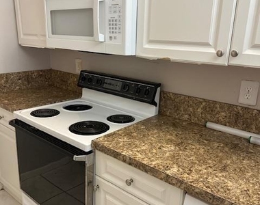1004 Twin Lakes Drive - Photo Thumbnail 17