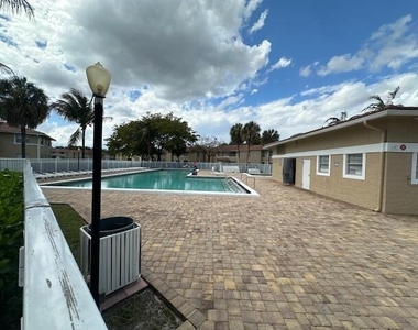 1004 Twin Lakes Drive - Photo Thumbnail 46
