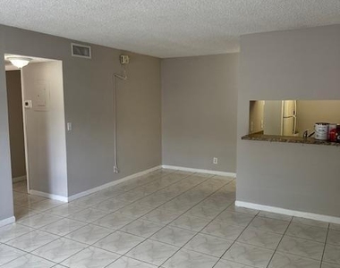 1004 Twin Lakes Drive - Photo Thumbnail 2