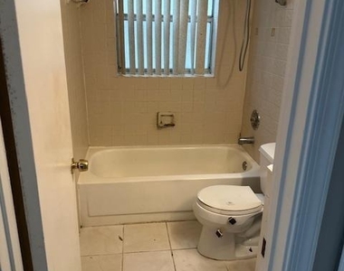 1004 Twin Lakes Drive - Photo Thumbnail 35