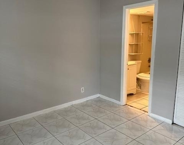 1004 Twin Lakes Drive - Photo Thumbnail 33