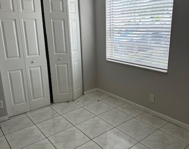 1004 Twin Lakes Drive - Photo Thumbnail 14