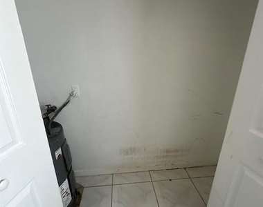1004 Twin Lakes Drive - Photo Thumbnail 15