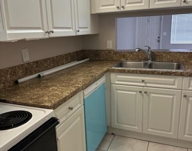 1004 Twin Lakes Drive - Photo Thumbnail 20