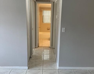 1004 Twin Lakes Drive - Photo Thumbnail 12