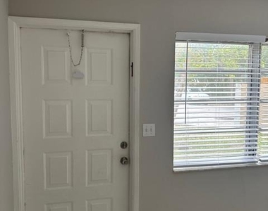 1004 Twin Lakes Drive - Photo Thumbnail 31