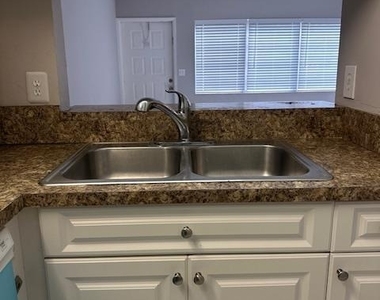 1004 Twin Lakes Drive - Photo Thumbnail 21