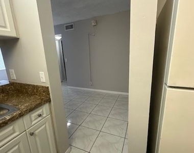 1004 Twin Lakes Drive - Photo Thumbnail 40