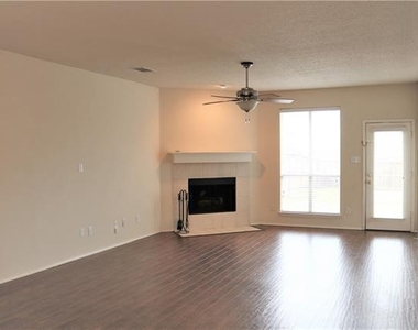 5600 Vineyard Lane - Photo Thumbnail 4