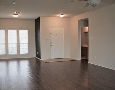 5600 Vineyard Lane - Photo Thumbnail 5