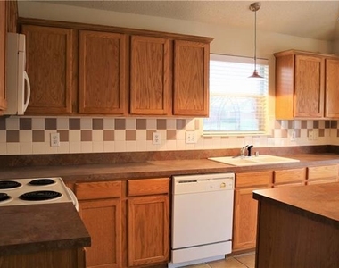 5600 Vineyard Lane - Photo Thumbnail 2