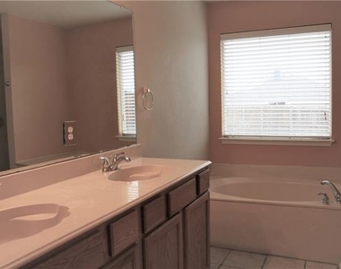 5600 Vineyard Lane - Photo Thumbnail 6