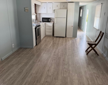 5504 Lagoon Drive - Photo Thumbnail 2