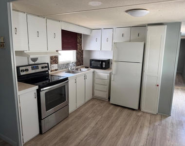 5504 Lagoon Drive - Photo Thumbnail 1
