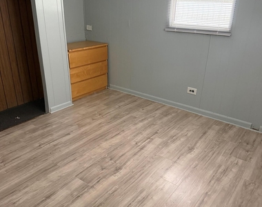 5504 Lagoon Drive - Photo Thumbnail 11