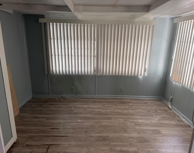 5504 Lagoon Drive - Photo Thumbnail 5