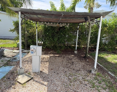 5504 Lagoon Drive - Photo Thumbnail 8