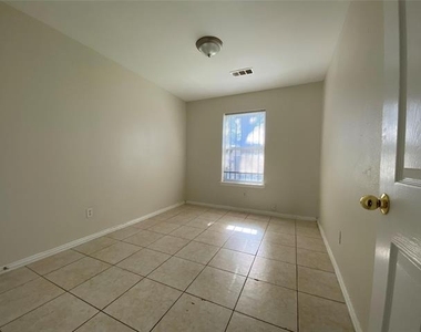 1816 Bessie Street - Photo Thumbnail 18