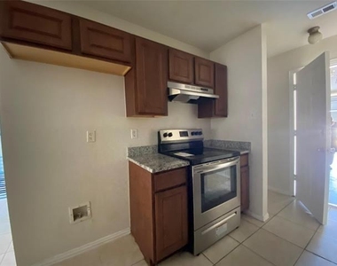 1816 Bessie Street - Photo Thumbnail 7