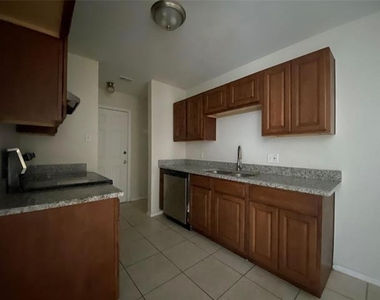 1816 Bessie Street - Photo Thumbnail 3