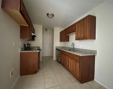 1816 Bessie Street - Photo Thumbnail 4