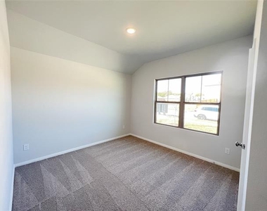 1817 Saint James Place Lane - Photo Thumbnail 10