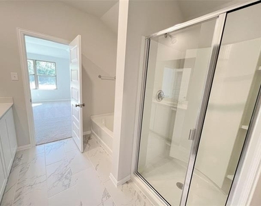 1817 Saint James Place Lane - Photo Thumbnail 9