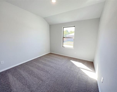 1817 Saint James Place Lane - Photo Thumbnail 11