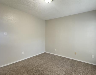 9601 Forest Lane - Photo Thumbnail 11