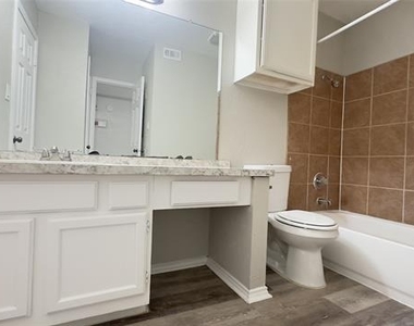 9601 Forest Lane - Photo Thumbnail 14