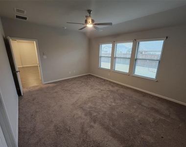 621 Maple Leaf Way - Photo Thumbnail 38