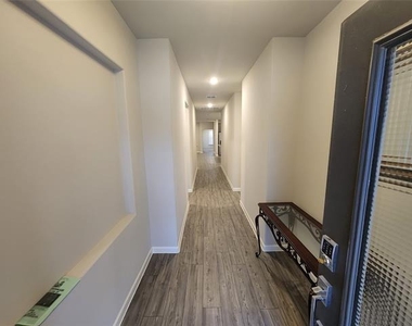 621 Maple Leaf Way - Photo Thumbnail 2