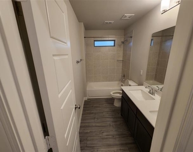 621 Maple Leaf Way - Photo Thumbnail 20